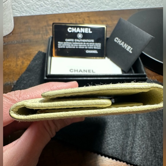 Full Inclusion Chanel 6 Key Holder - Picture 5 of 16